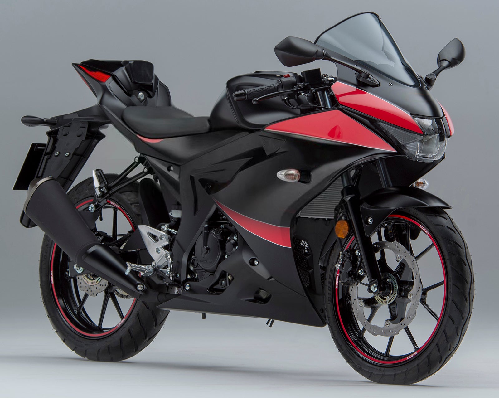 Amotopart 17-24 Kit de carénage Black Red SUZUKI GSX-R125 (Convient uniquement pour la version américaine