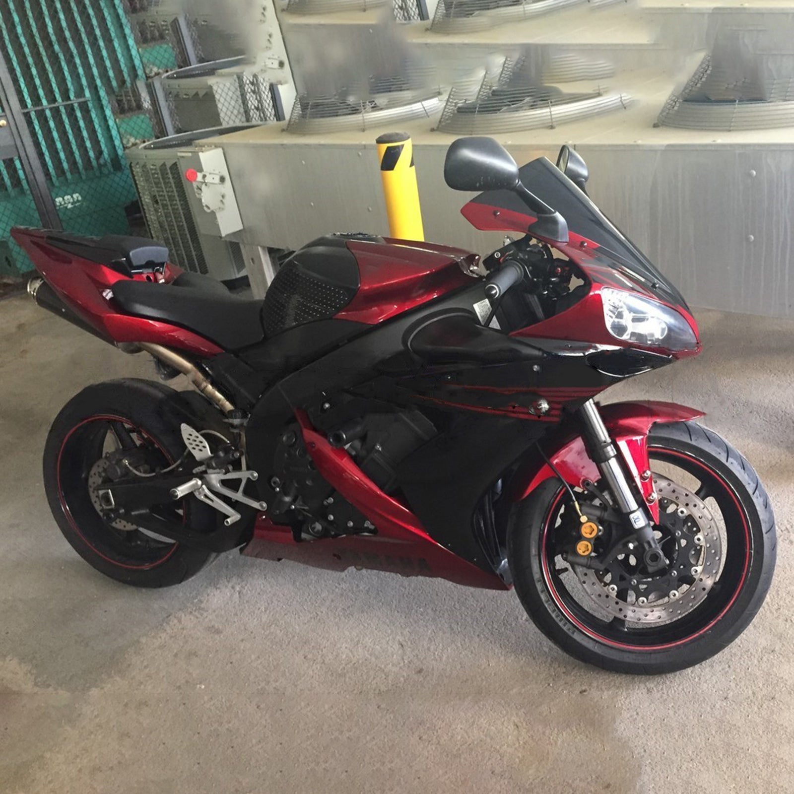 Amotopart 2004-2006 Yamaha YZF-R1 Red & Black Fairing Kit