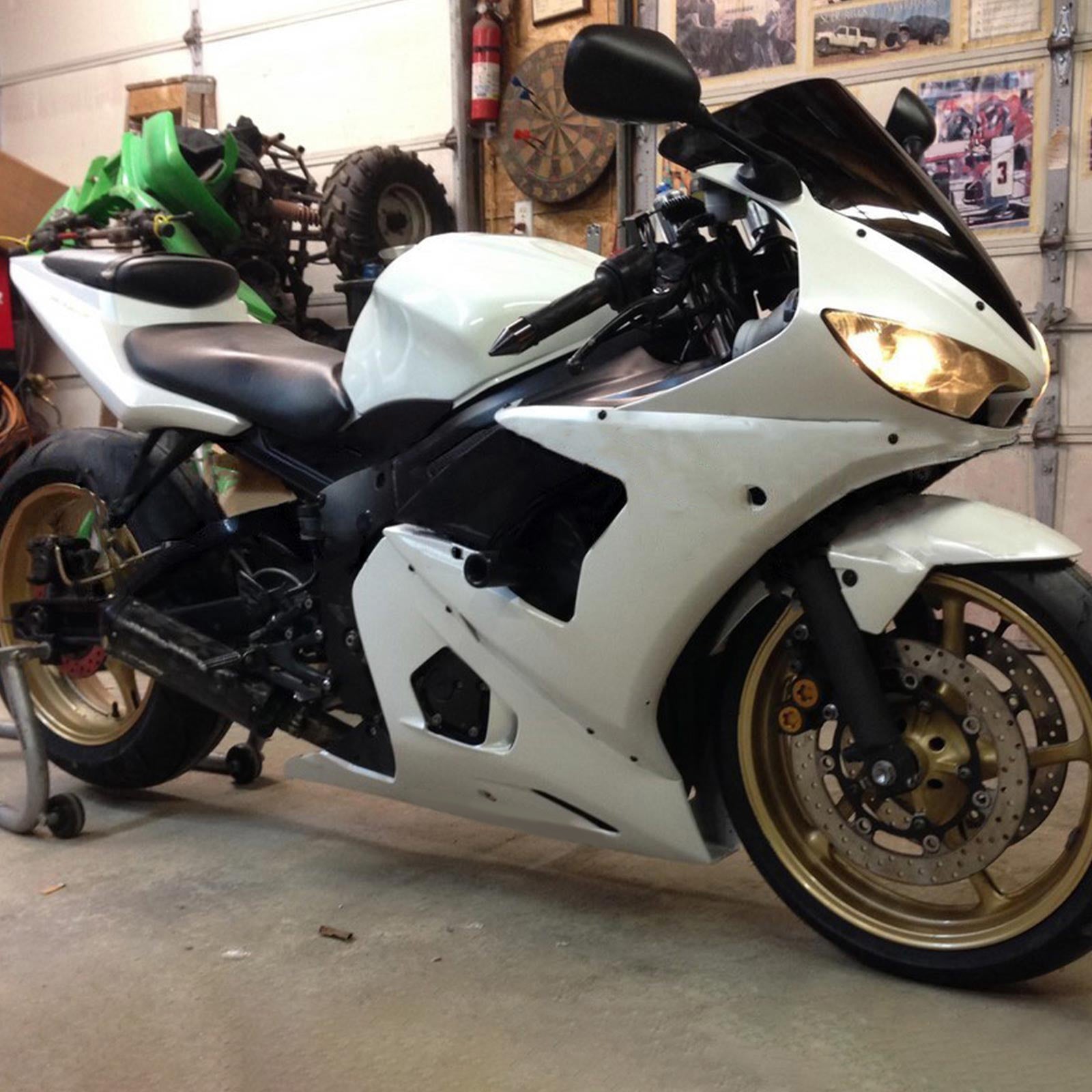 Amotopart 2003-2004 Yamaha R6 & 2006-2009 YZF R6S Fairing White & Gold Kit