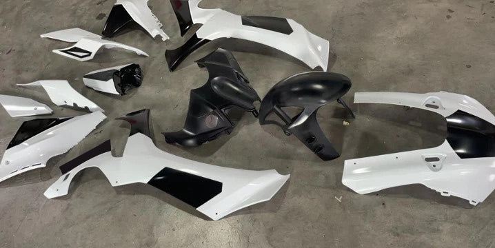 Amotopart 2020-2026 Yamaha YZF R1 Black White Fairing Kit