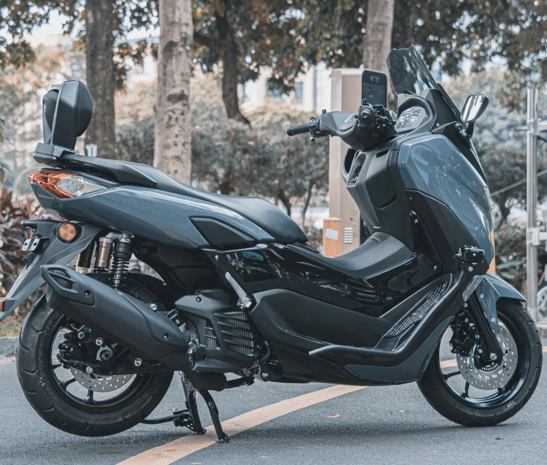 Amotopart 2020–2024 Yamaha NMAX 125/155/250 schwarz-graues Verkleidungsset