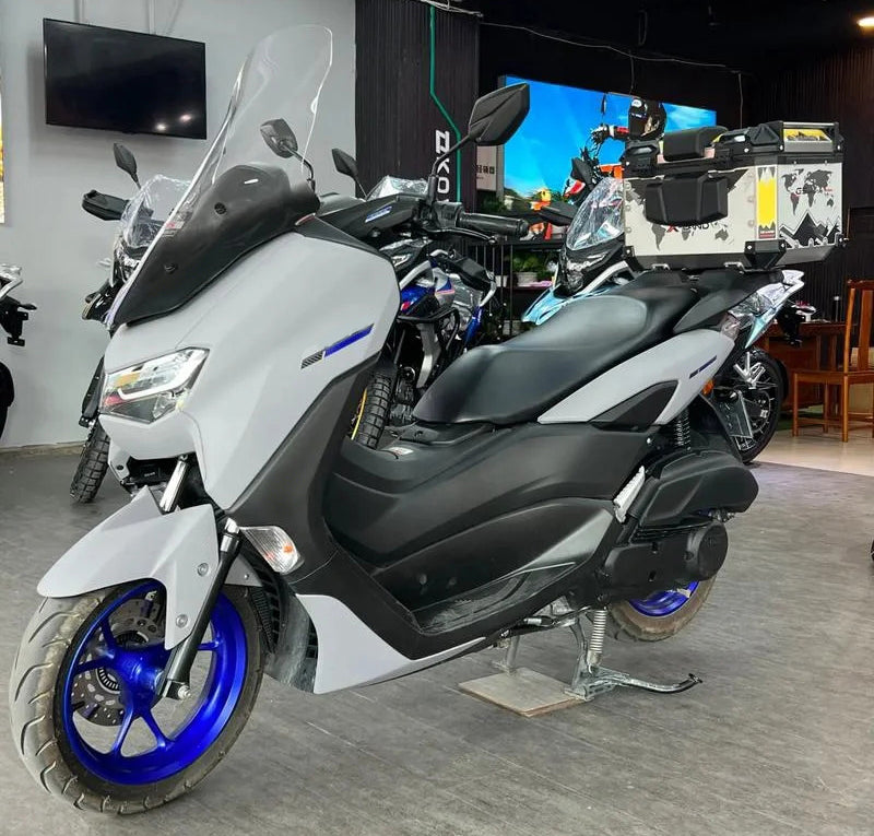 Amotopart 2020–2024 Yamaha NMAX 125/155/250 Schwarz-weißes Verkleidungsset