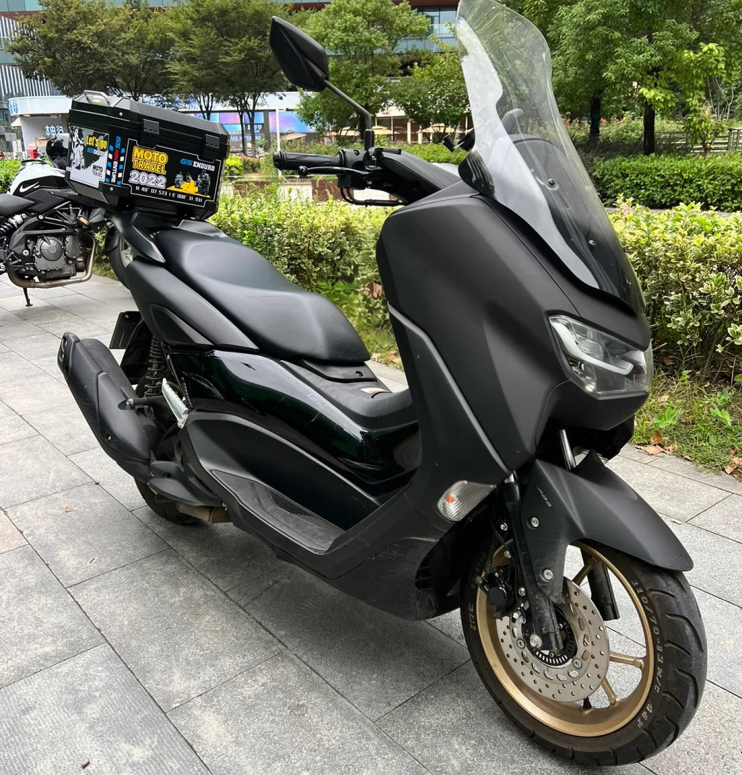 Amotopart 2020–2024 Yamaha NMAX 125/155/250 schwarzes Verkleidungsset
