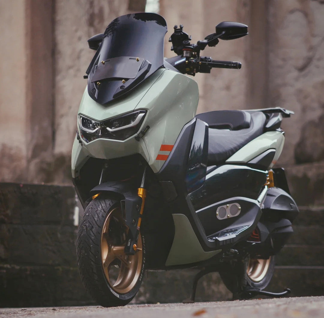 Amotopart 2020–2024 Yamaha NMAX 125/155/250 Hellgrau-schwarzes Verkleidungsset