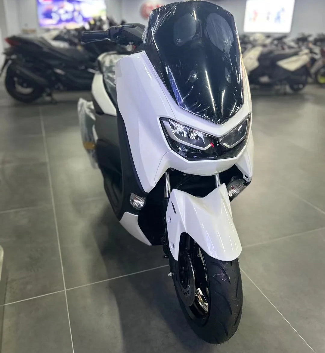 Amotopart 2020–2024 Yamaha NMAX 125/155/250 glänzendes Schwarz-Weiß-Verkleidungsset
