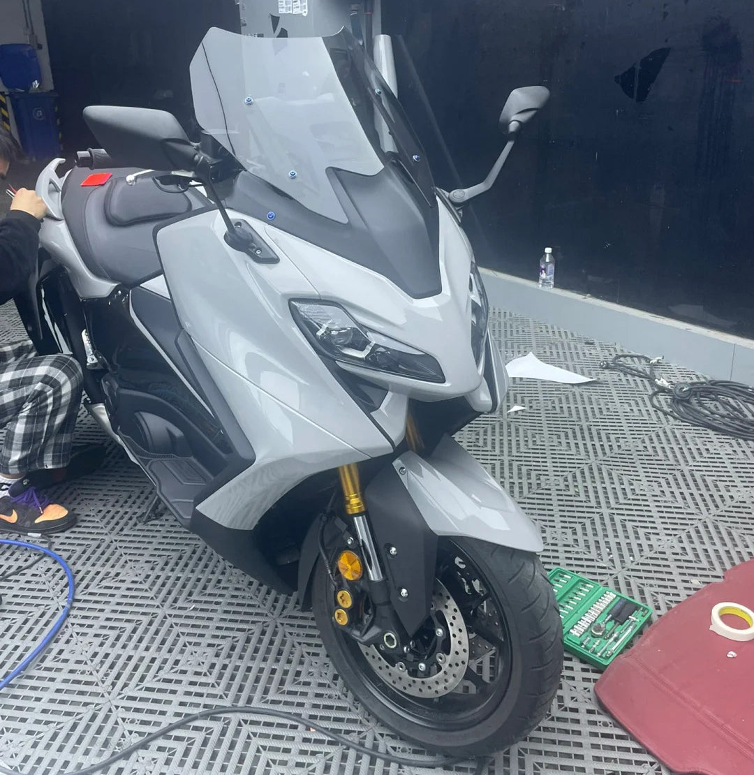 Amotopart 2022–2024 Yamaha TMAX560 glänzendes Schwarz-Weiß-Grau-Verkleidungsset