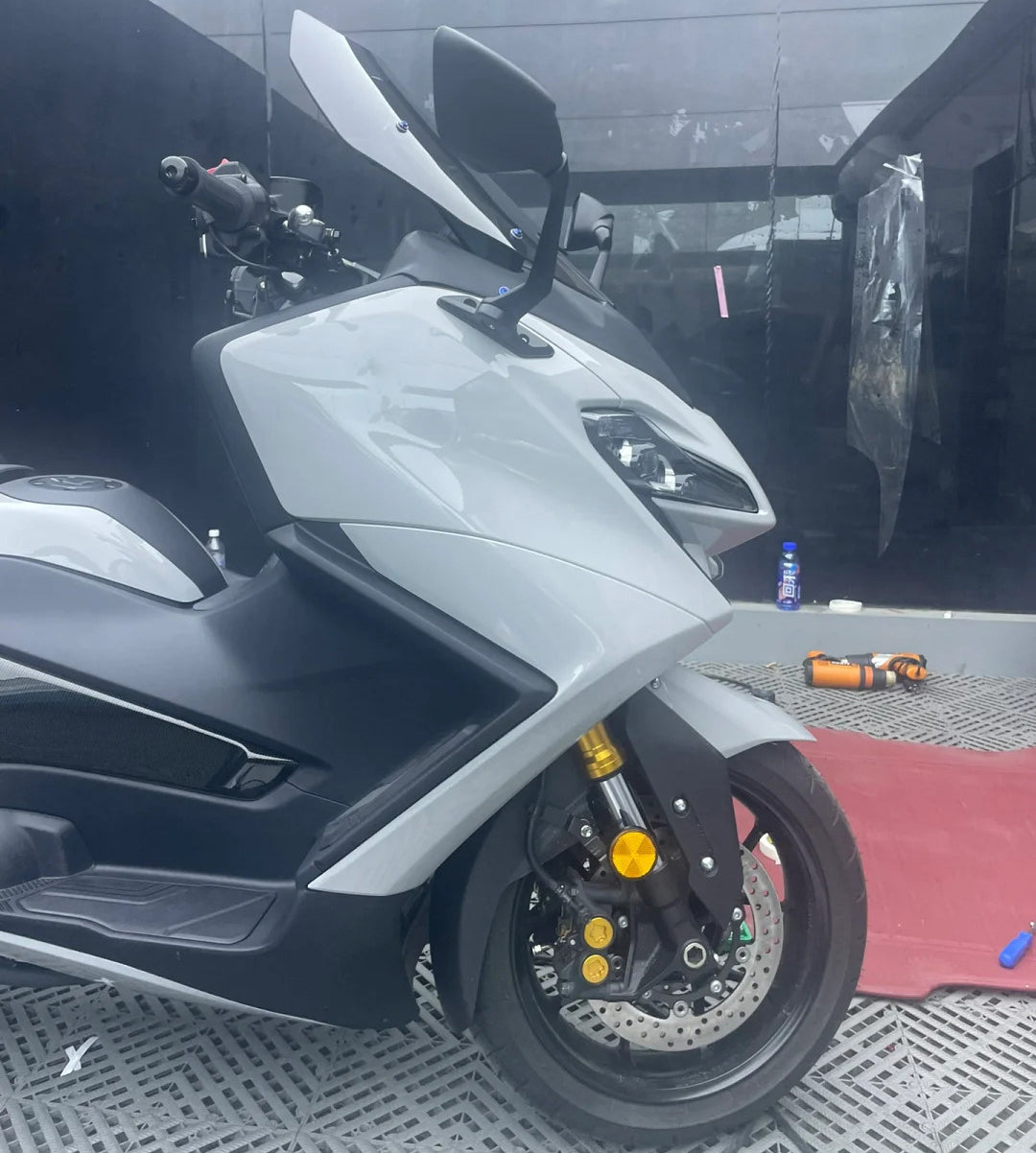 Amotopart 2022–2024 Yamaha TMAX560 glänzendes Schwarz-Weiß-Grau-Verkleidungsset