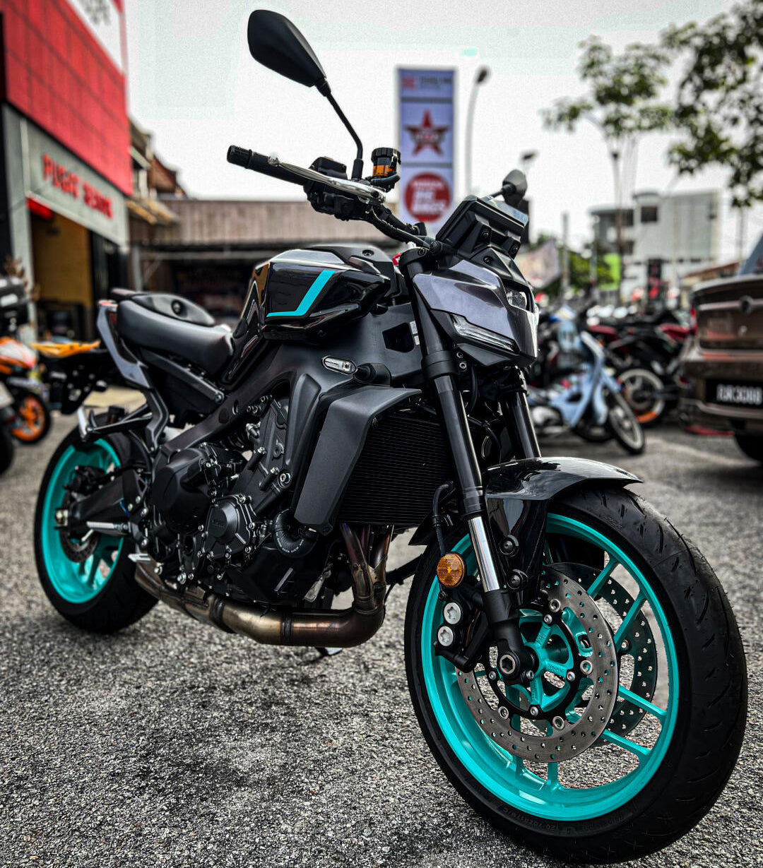 Amotopart 2021-2024 Yamaha MT-09 Black Cyan Fairing Kit