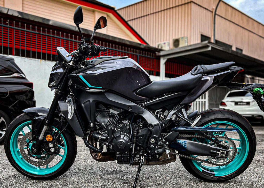 Amotopart 2021-2024 Yamaha MT-09 Black Cyan Fairing Kit