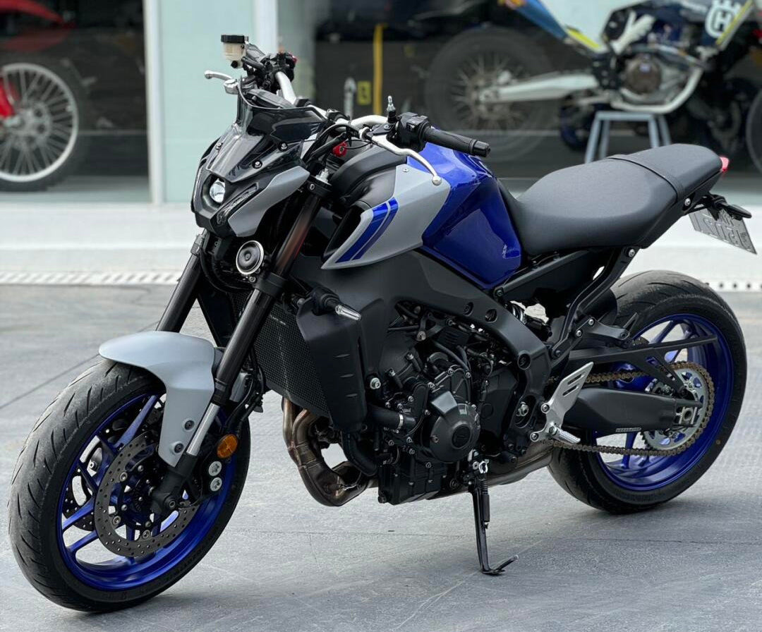 Amotopart 2021–2024 Yamaha MT-09 Grau-blaues Verkleidungsset