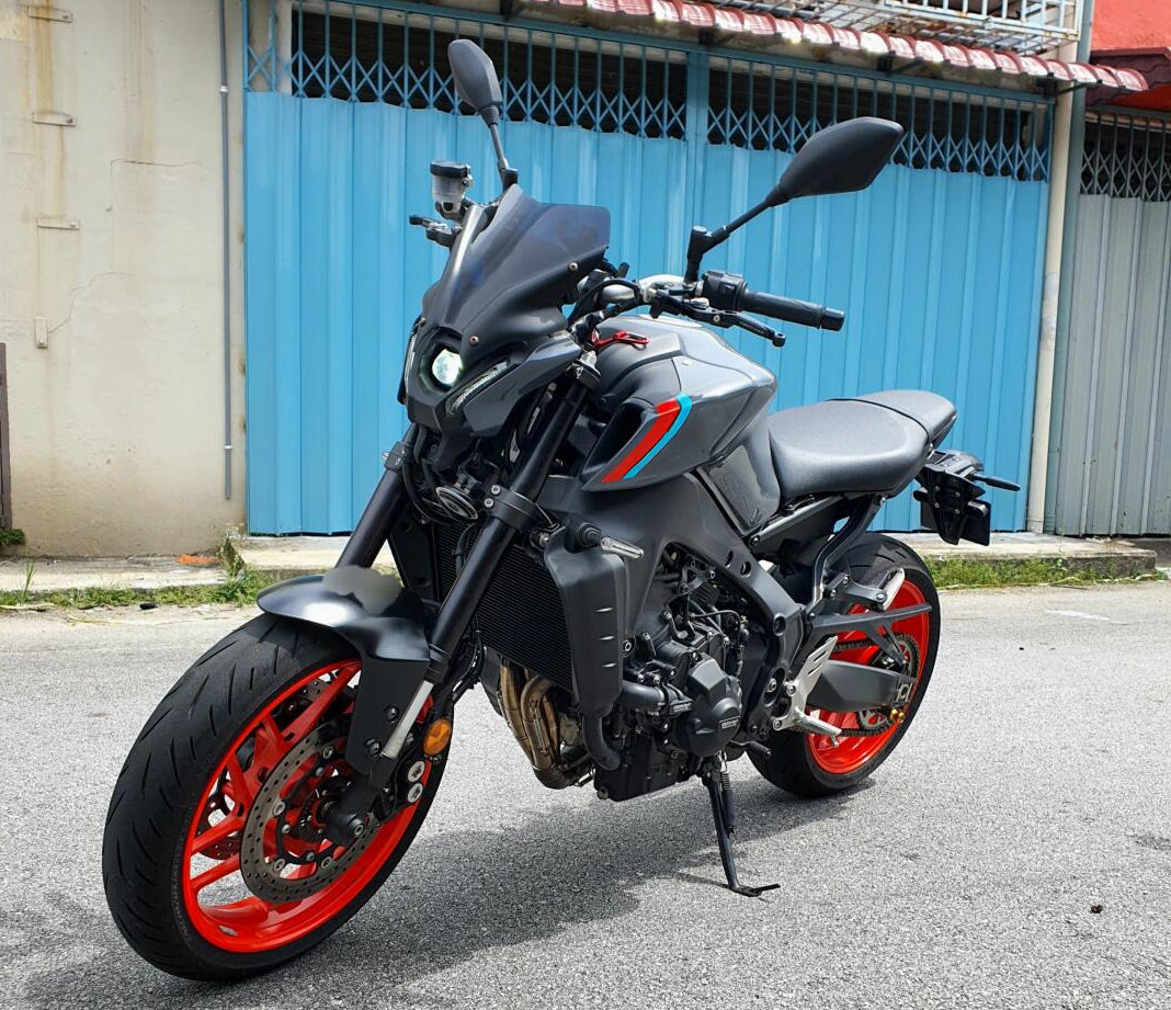 Amotopart 2021-2024 Yamaha MT-09 
 Dark Grey Red Line Fairing Kit