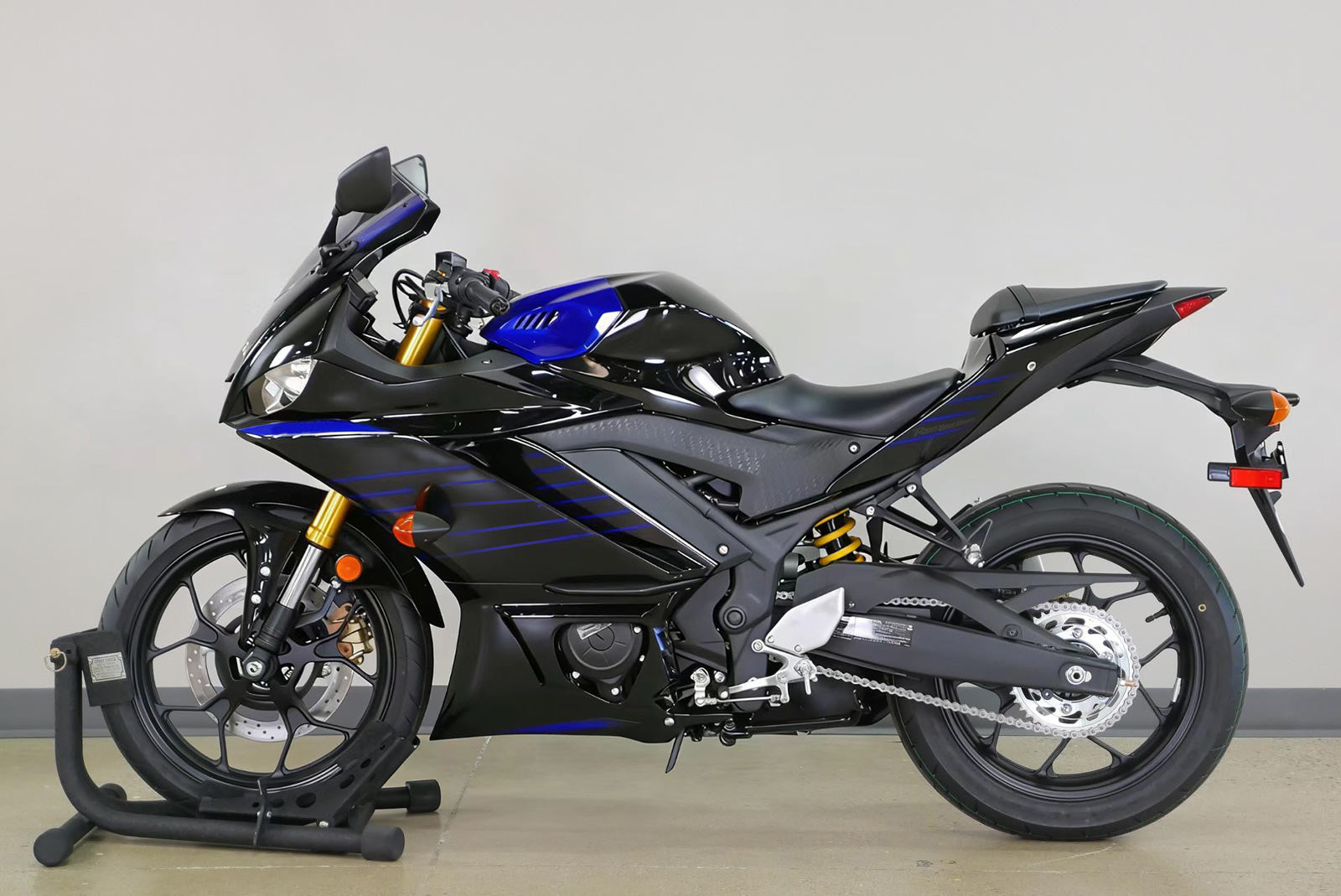 Amotopart 2022-2024 Kit carena Yamaha YZF-R3 R25 Blu Style2