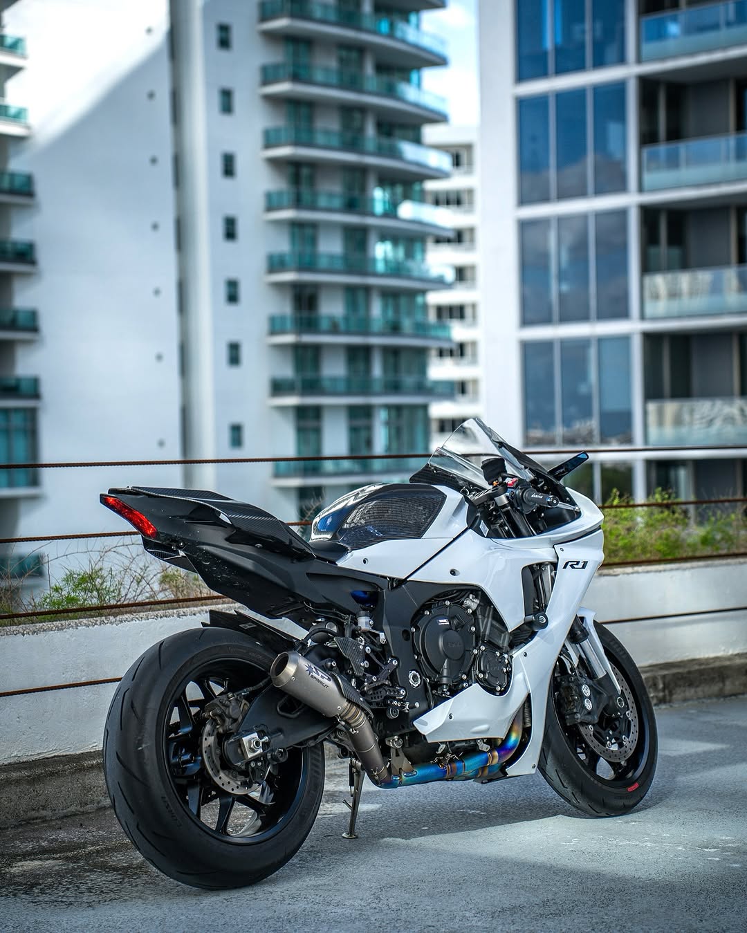 Amotopart 2020-2025 Yamaha YZF R1 White Fairing Kit