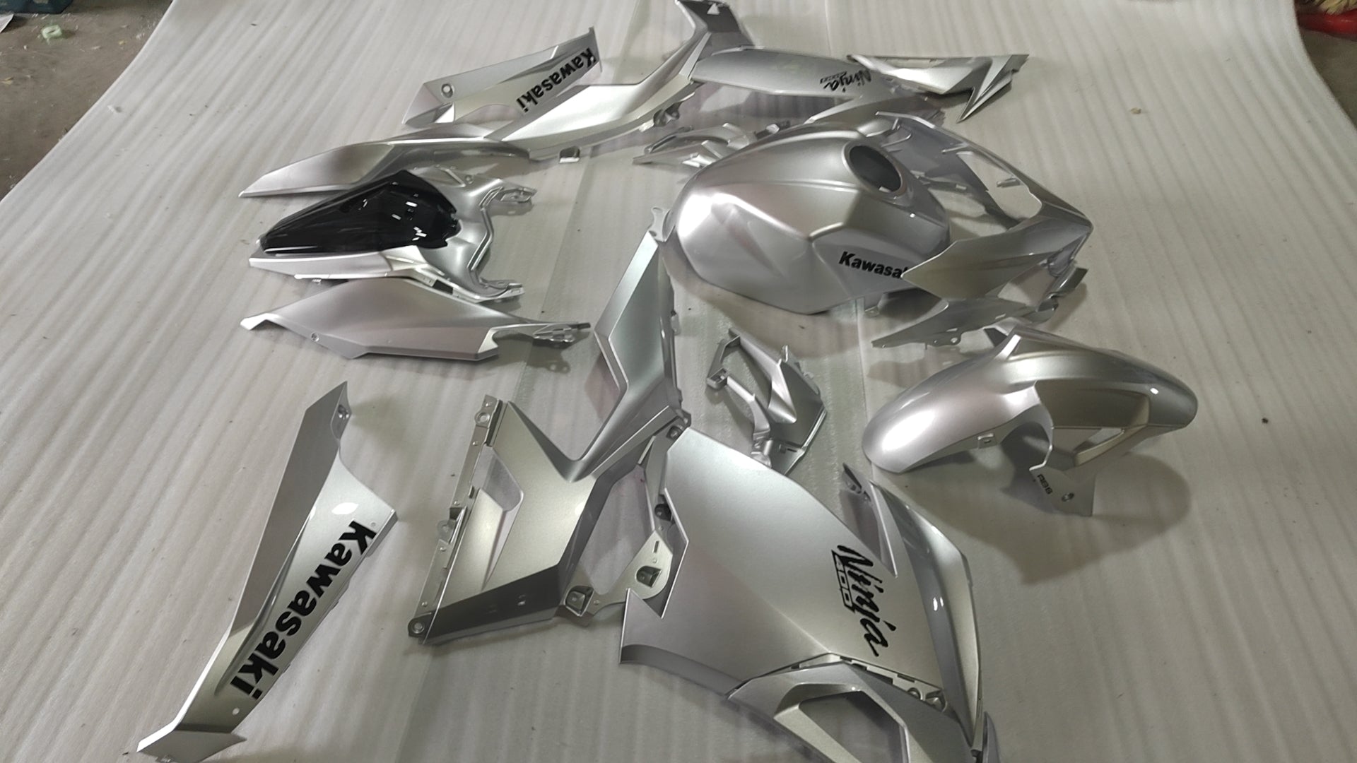 Amotopart  Kawasaki EX400/Ninja400 2018-2024 Silver Fairing Kit