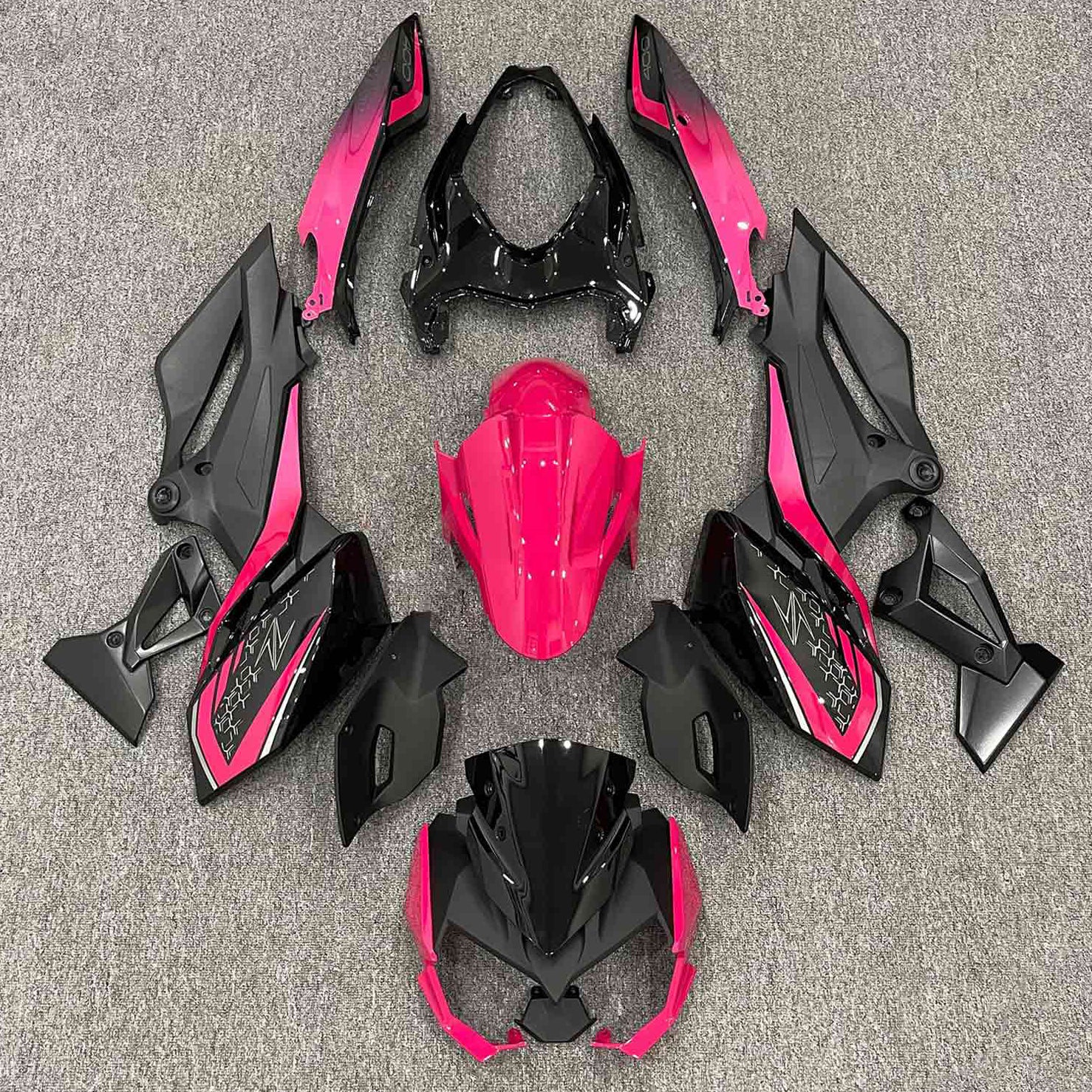 Amotopart Verkleidungssatz für Kawasaki Z400 2018–2024, Schwarz/Pink