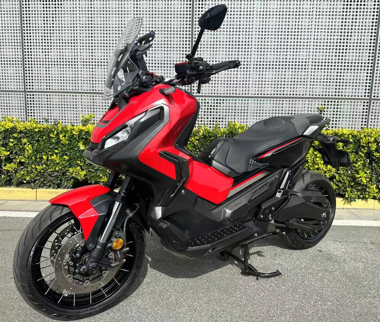 Amotopart Verkleidungssatz für Honda XADV750, glänzend rot/schwarz, 2017–2020