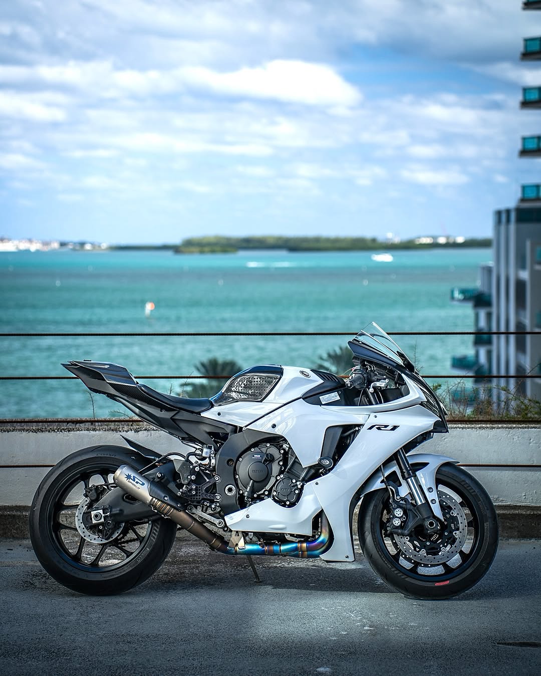 Amotopart 2020-2025 Yamaha YZF R1 White Fairing Kit