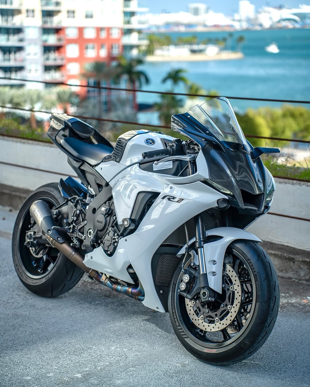 Amotopart 2020-2024 Yamaha YZF R1 White Fairing Kit