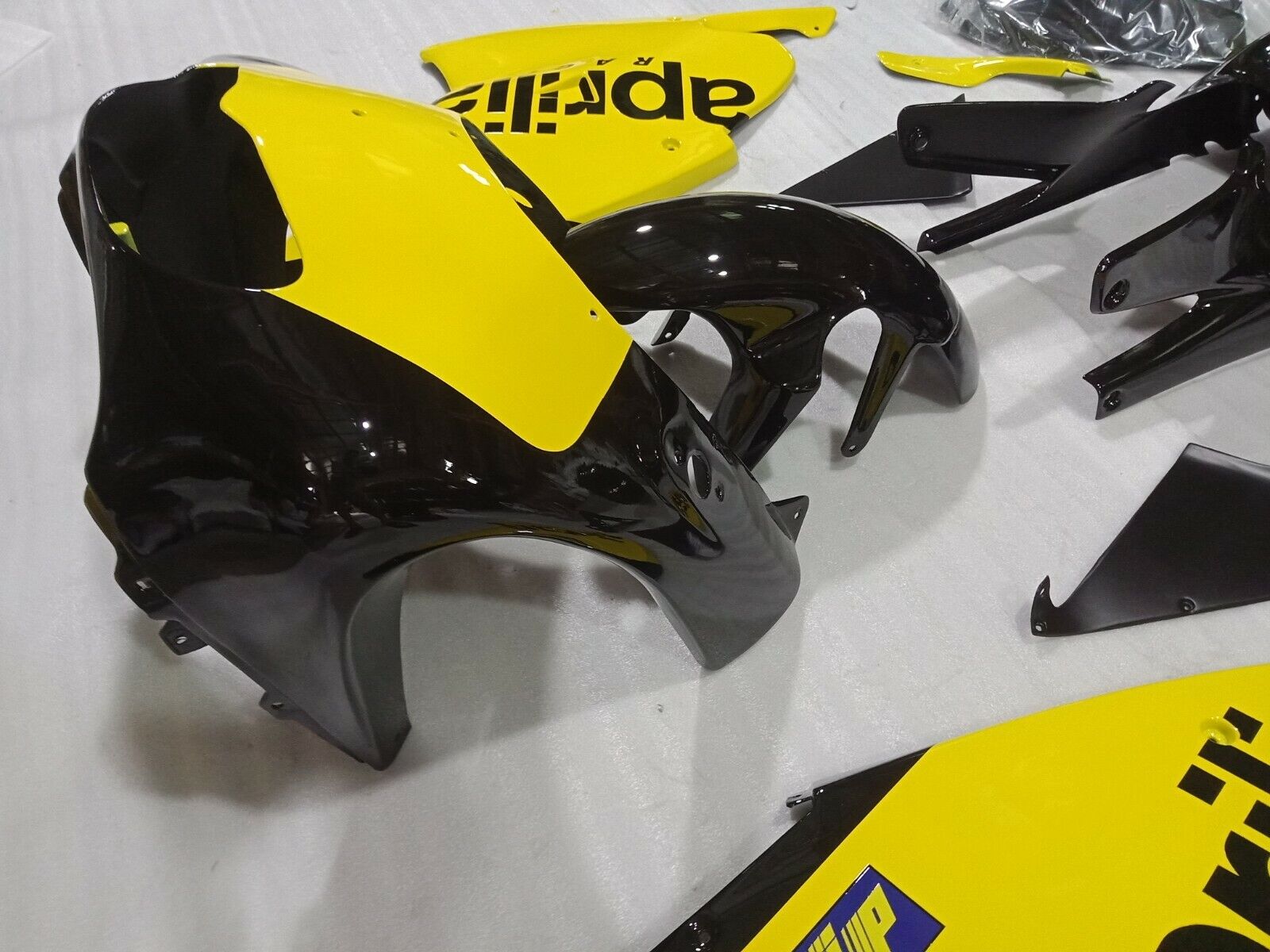 Amotopart Aprilia 1998-2003 RS250 Yellow&Black Fairing Kit