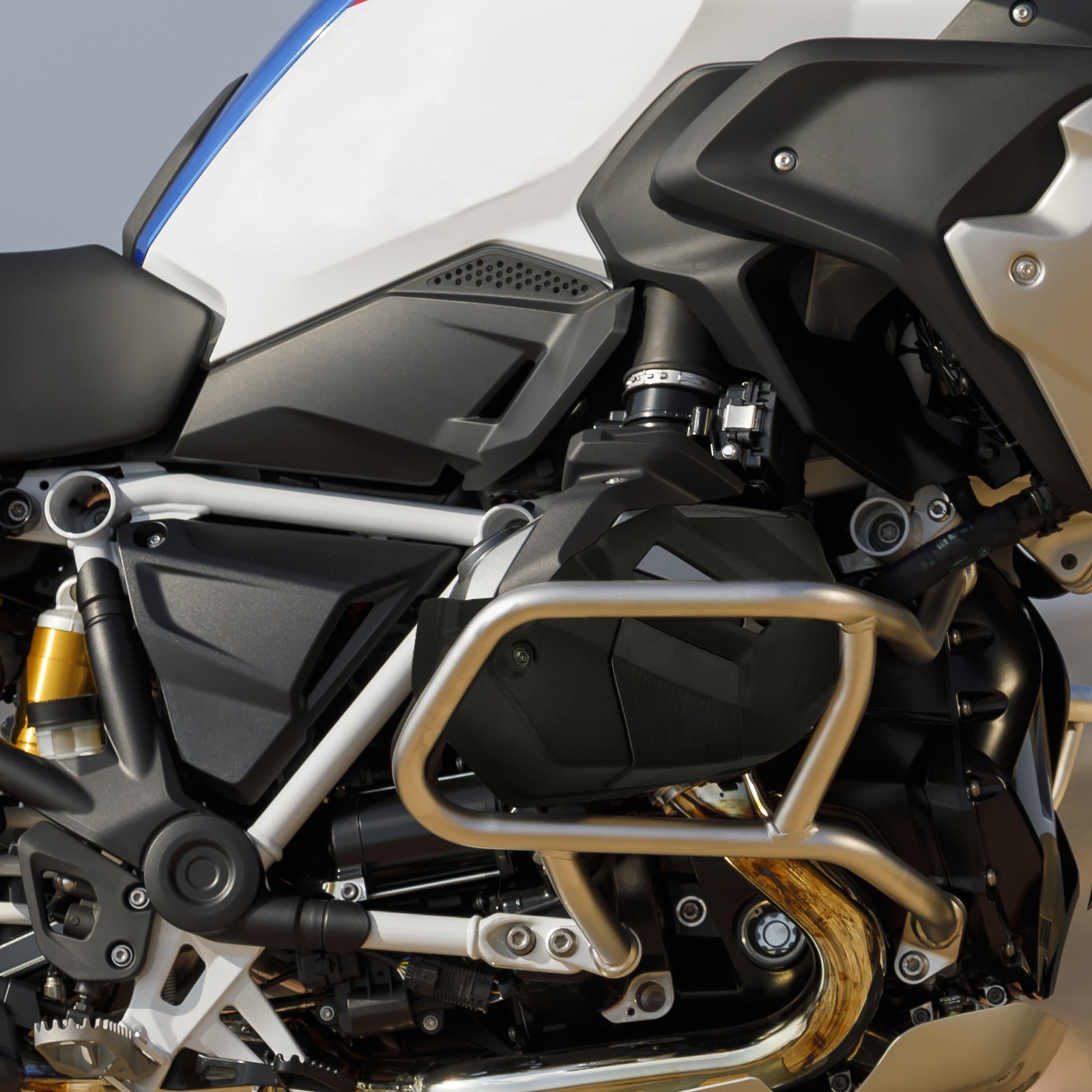 シリンダーヘッドガードプロテクター BMW R1250GS LC R1250R R1250RT R1250RS 19-20