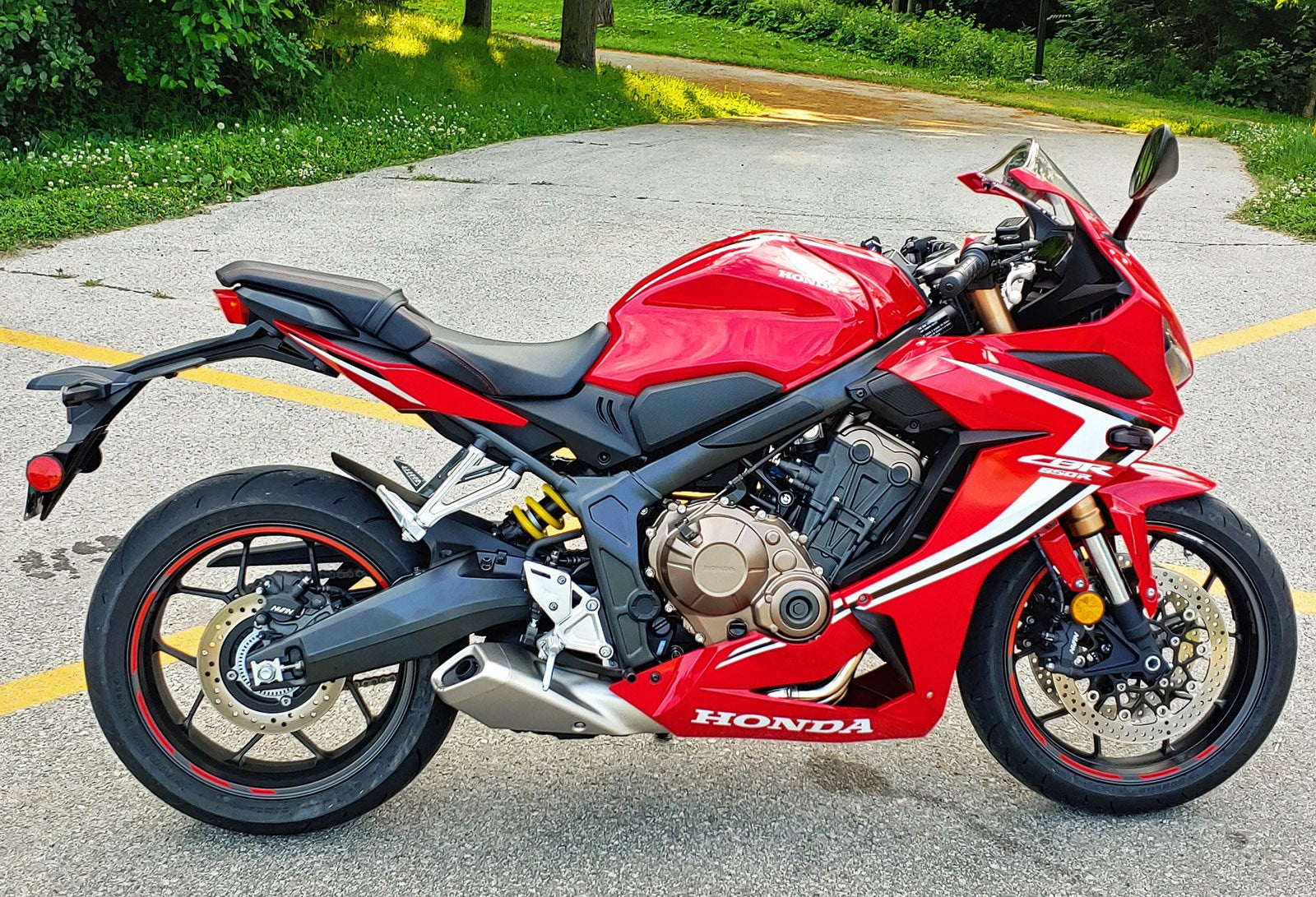 Kit de carénage Amotopart Honda CBR650R 2019-2020 rouge et blanc