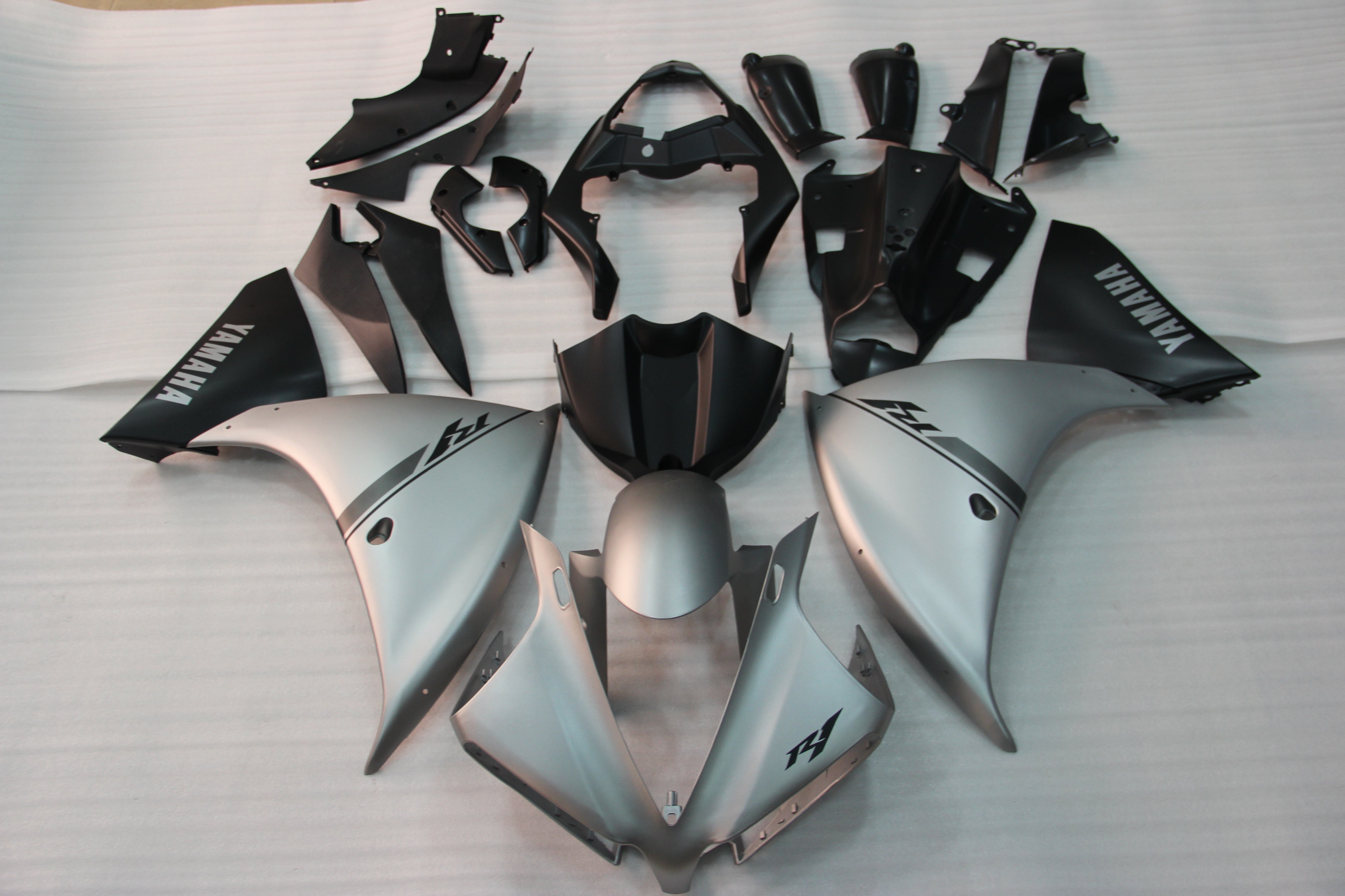 Amotopart 2009–2011 Yamaha R1 Verkleidung, silberfarben und schwarz