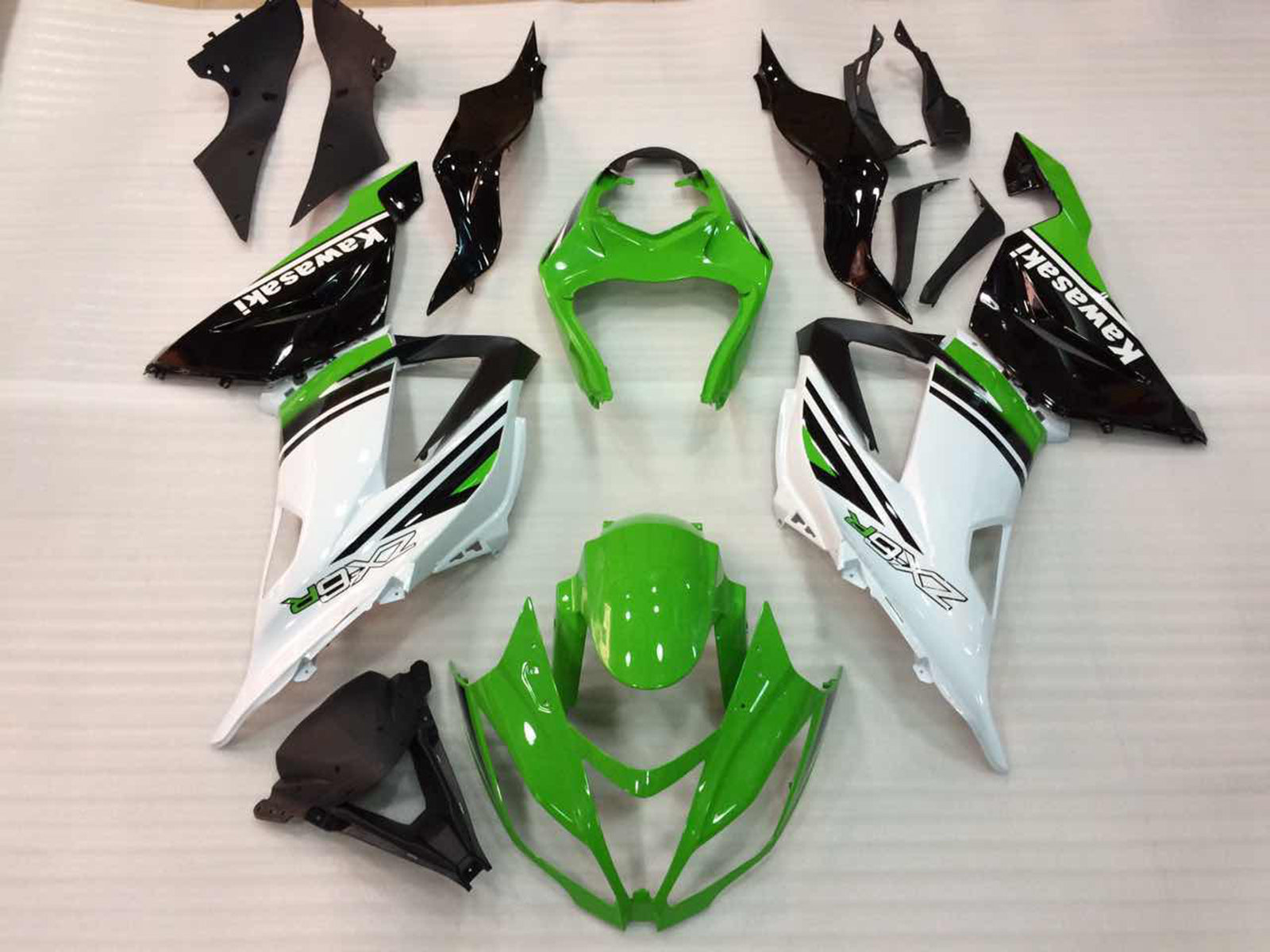 Amotopart 2013-2018 Kawasaki ZX6R Fairing Green&Black Kit