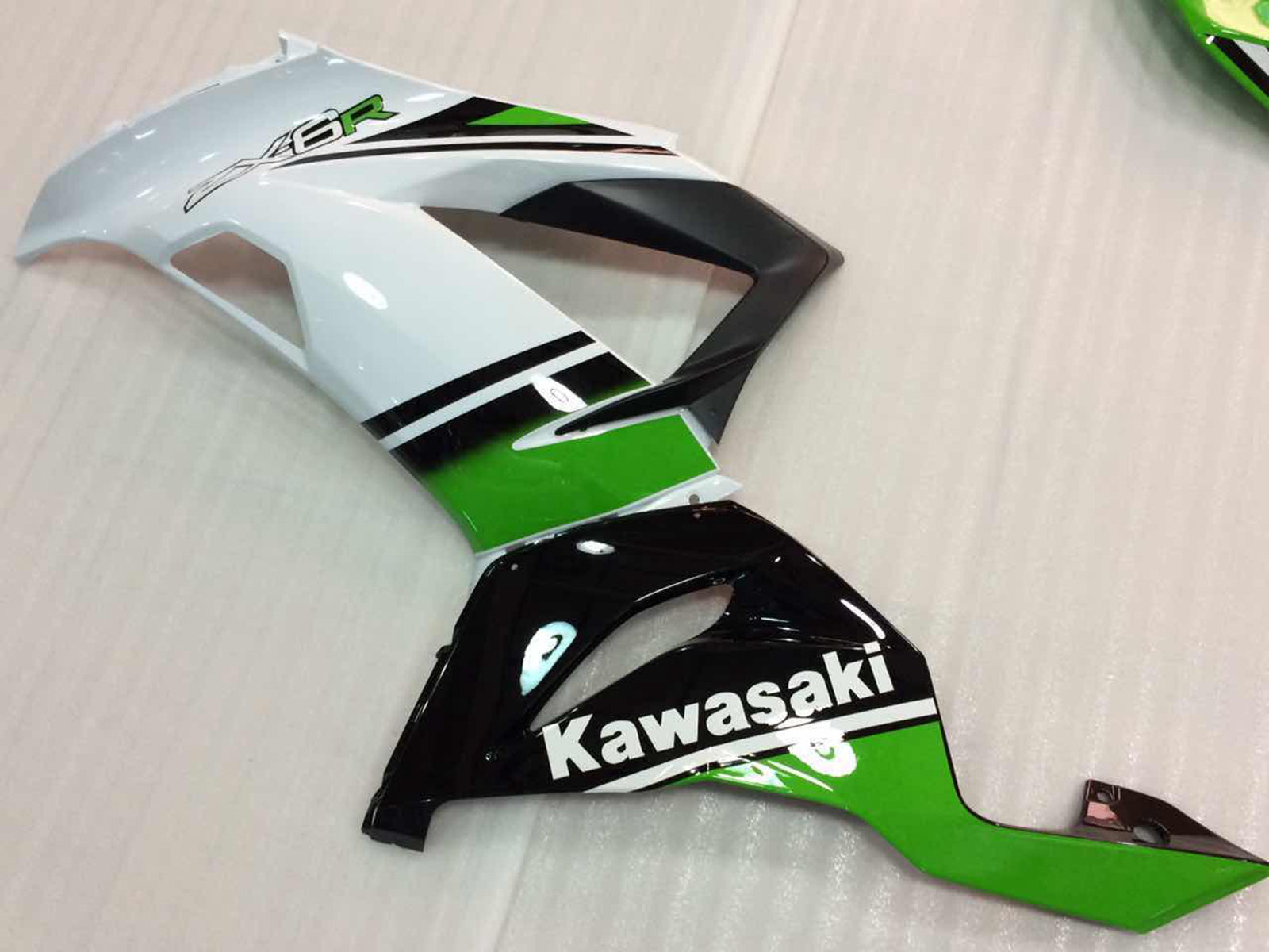 Amotopart 2013-2018 Kawasaki ZX6R Fairing Green&Black Kit