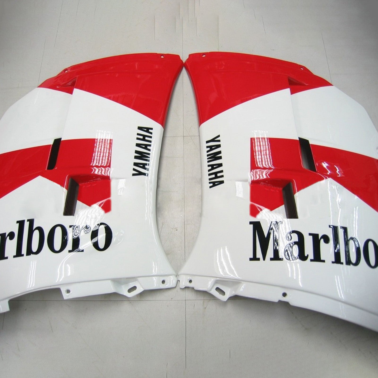 Amotopart Yamaha 1985-1987 RZV500/RD500 Rouge avec carénage blanc Kit