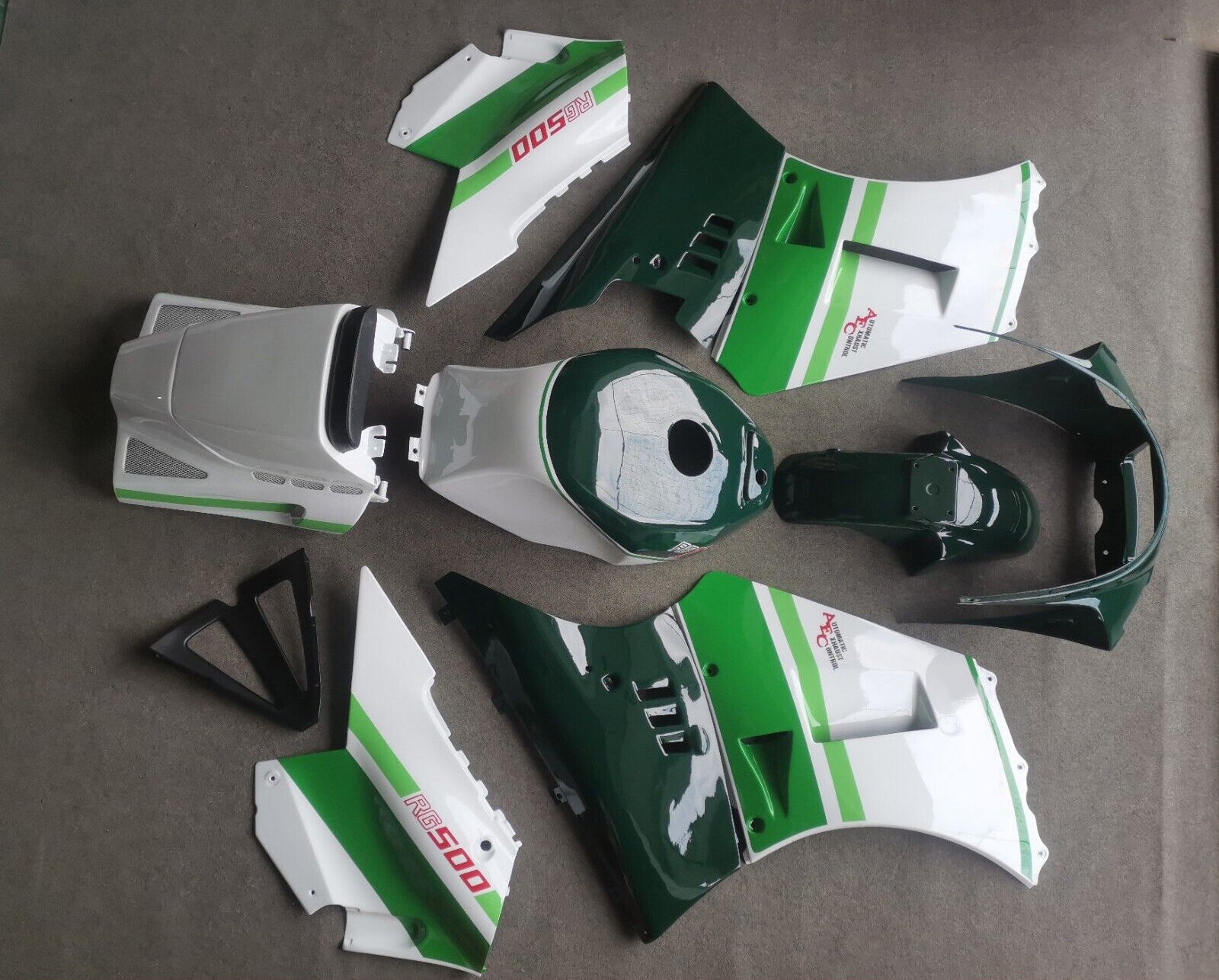 Amotopart 1984-1987 Suzuki RG500 RG400 Gamma Fairing Green&White Kit