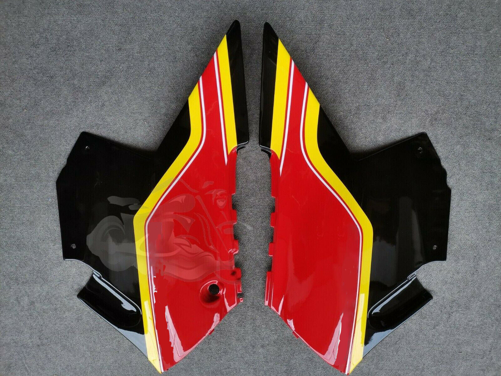 Amotopart 1984-1987 Suzuki RG500 RG400 Gamma Fairing Red&Yellow 7 Kit