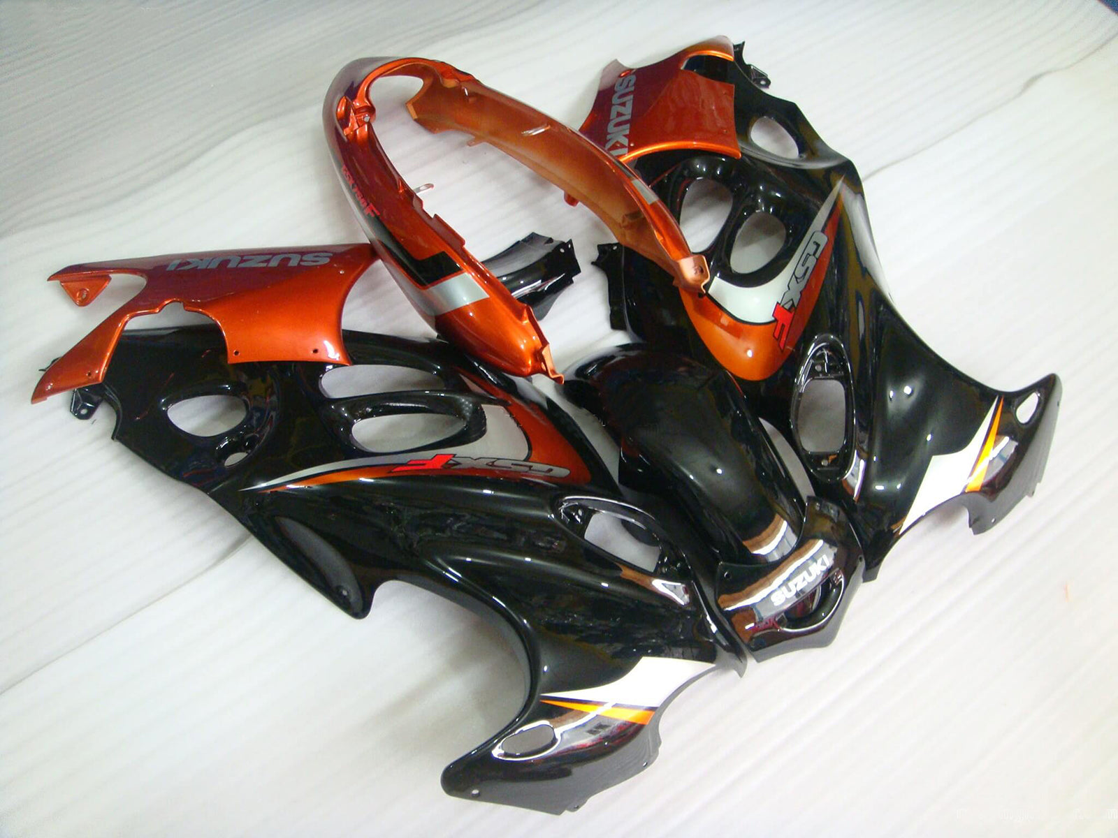 Amotopart 1998-2006 Suzuki Katana GSXF600/750 Carenatura Kit Nero e Arancione