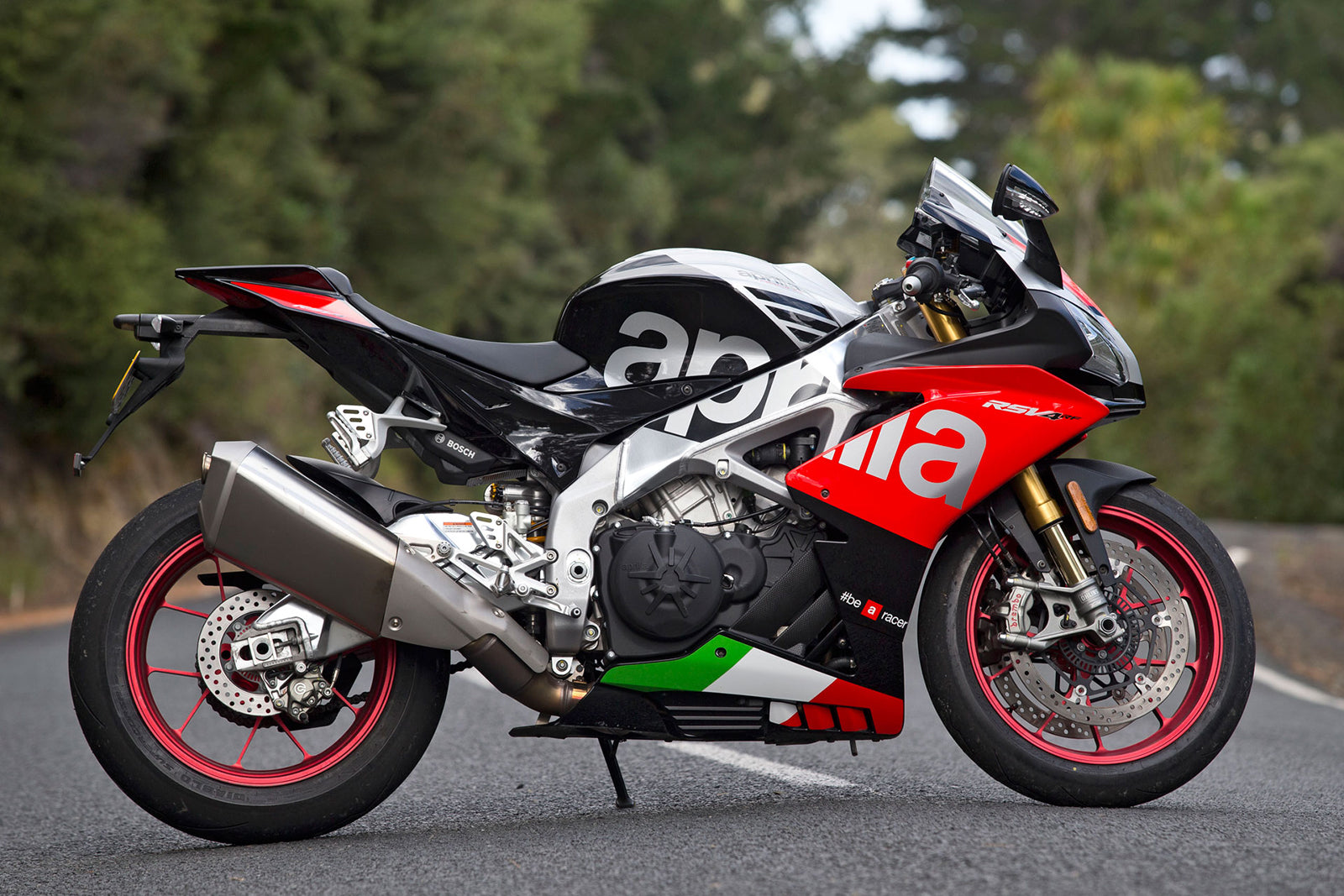 Amotopart Aprilia 2016-2020 RSV4 1000 レッド&グリーン Style2 フェアリングキット